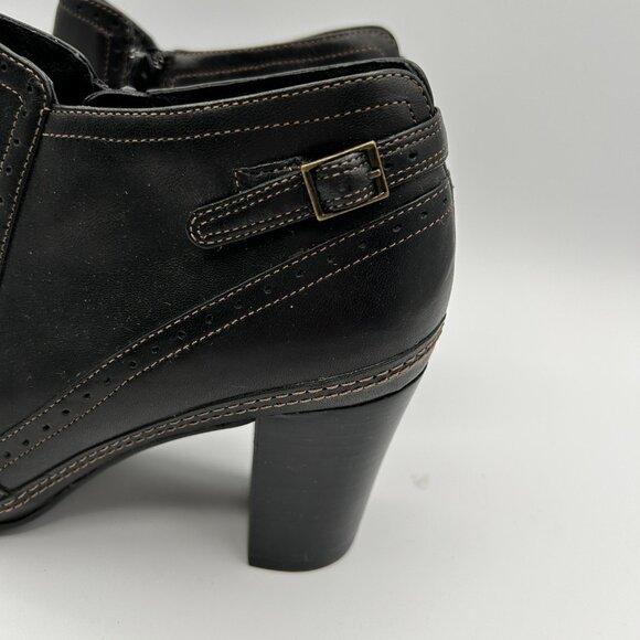 Clarks Artisan Boots 8.5M Black Leather Heeled Low Ankle Booties Cap Toe - Picture 3 of 14